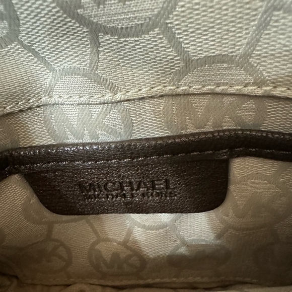 MK Michael Kors Crossbody Purse - Picture 7 of 10